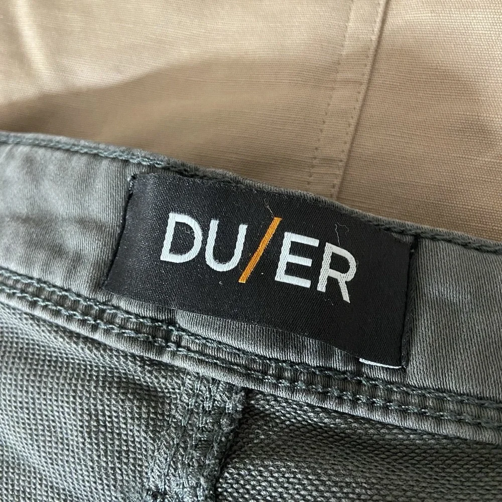 DU/ER Shorts Mens 40 N2X Relaxed Tapered Fit 10